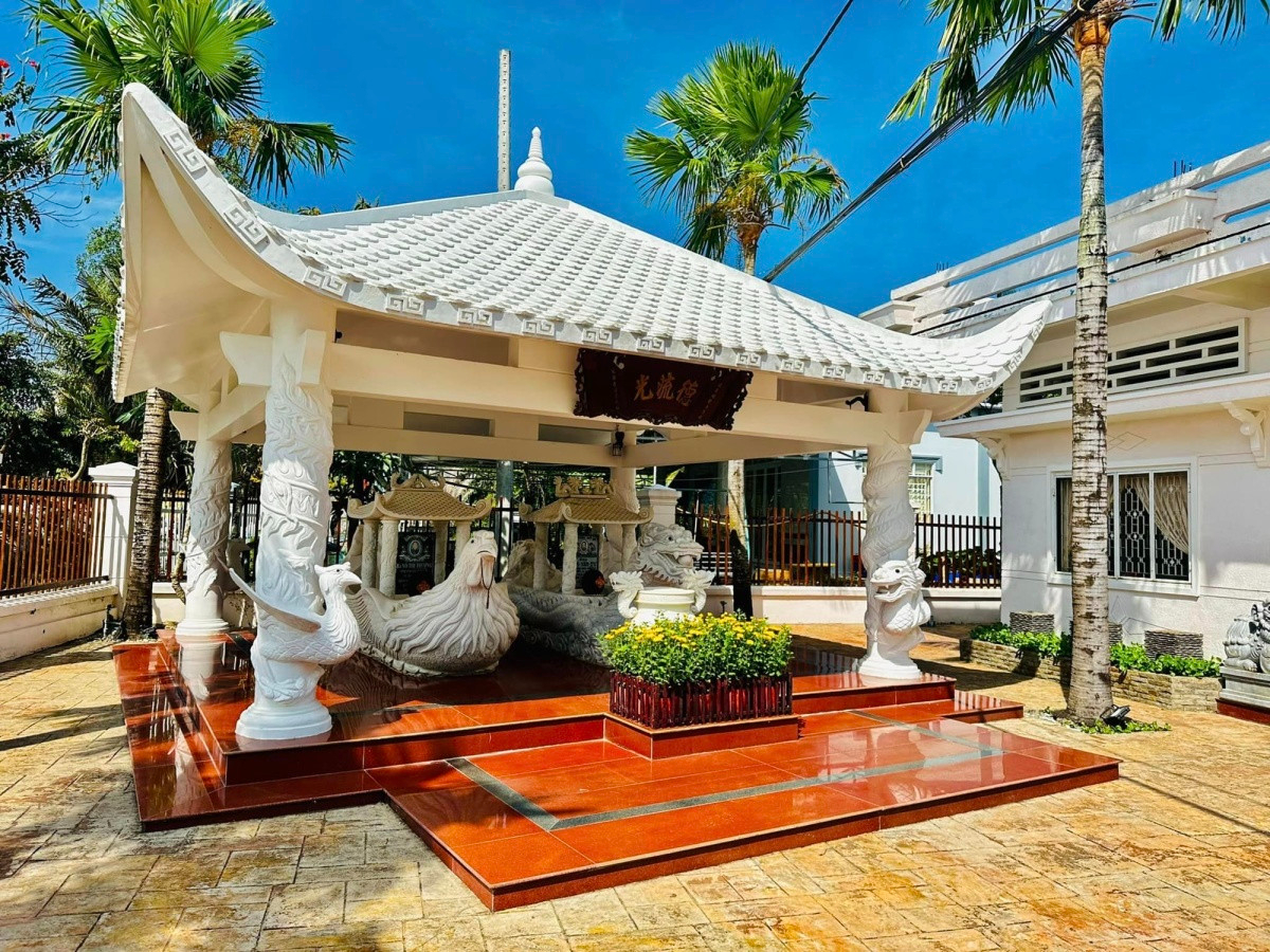 "Vua nhạc miền T&acirc;y" từng vỡ nợ 20 tỷ, nay sở hữu biệt phủ 4.000m&sup2; to nhất nh&igrave; An Giang- Ảnh 3.