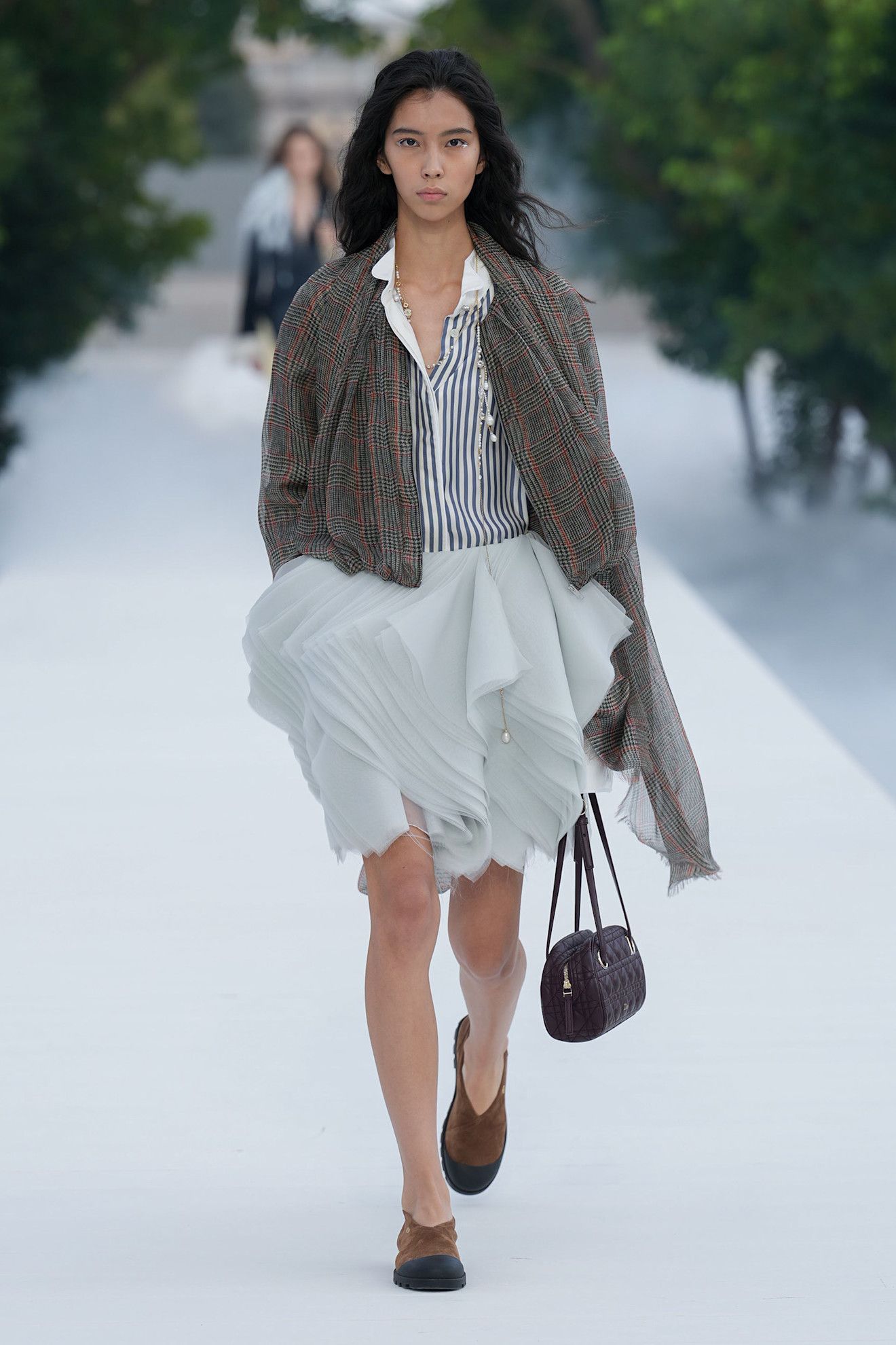 Jisoo: Xinh th&igrave; sang l&agrave;m mẫu beauty, chứ gu xấu th&igrave; đừng đi Fashion Week - Ảnh 3.
