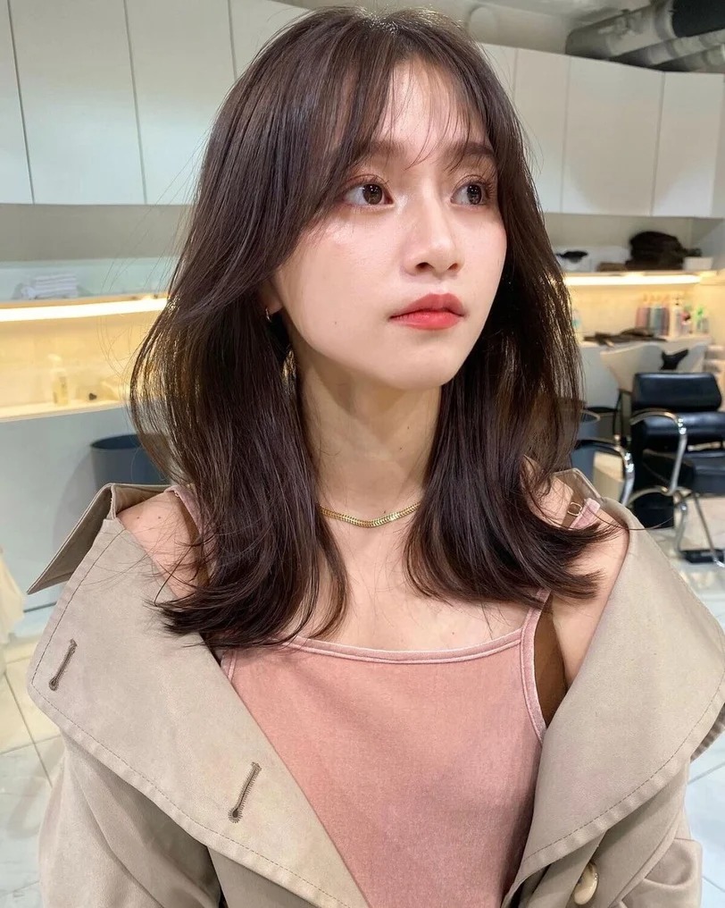 Người t&oacute;c thưa thường hợp 5 kiểu n&agrave;y: T&oacute;c nh&igrave;n d&agrave;y hơn, gương mặt cũng s&aacute;ng hơn- Ảnh 5.