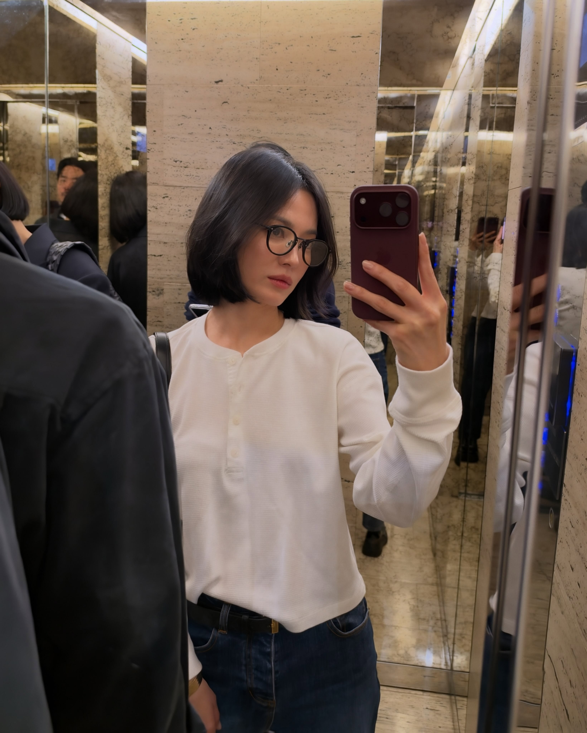 Song Hye Kyo "chảnh qu&aacute;": Đời thường ăn mặc cứ tưởng gi&aacute;o sư, kh&ocirc;ng th&egrave;m hack tuổi- Ảnh 4.