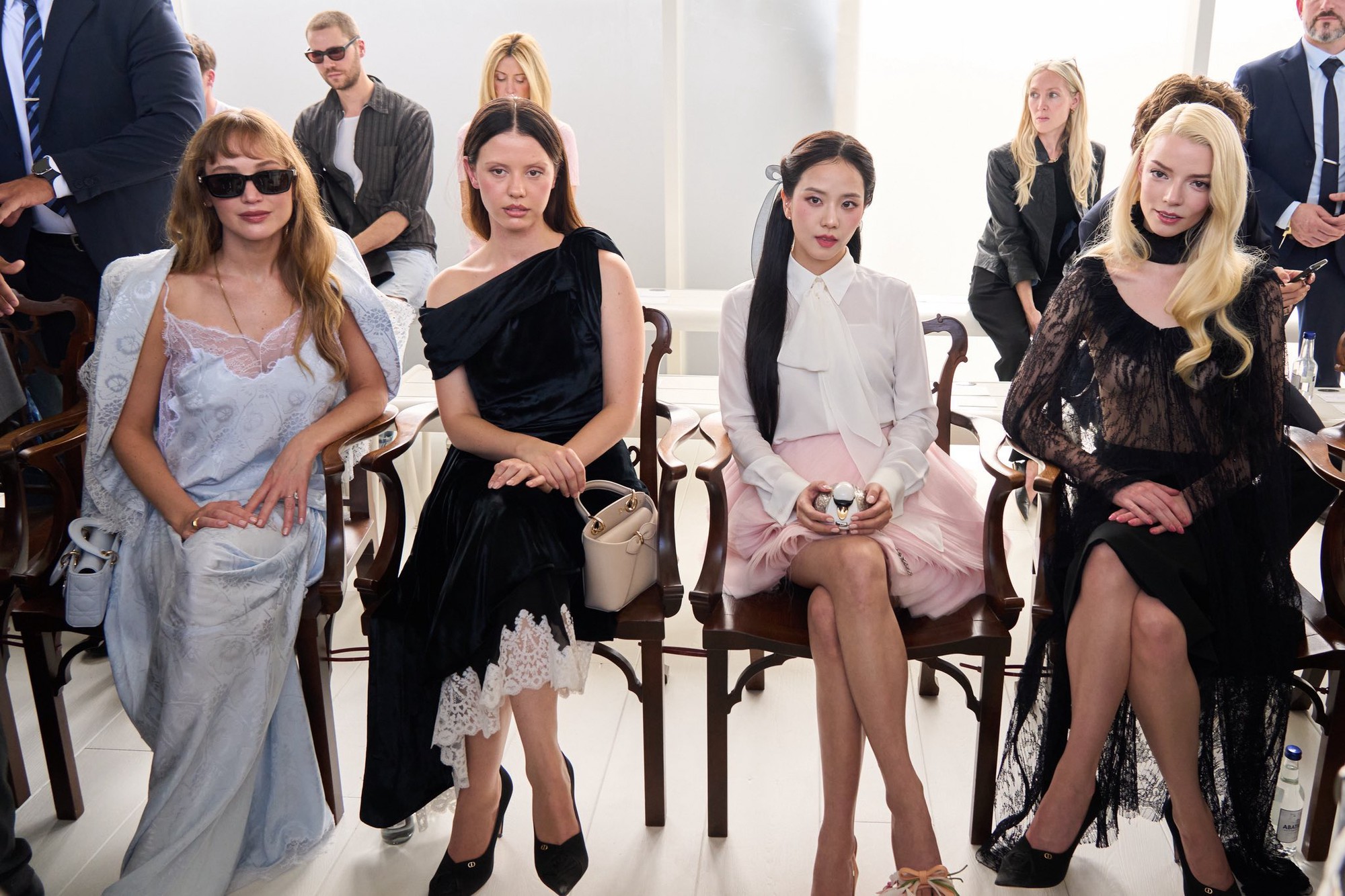 Jisoo: Xinh th&igrave; sang l&agrave;m mẫu beauty, chứ gu xấu th&igrave; đừng đi Fashion Week - Ảnh 9.