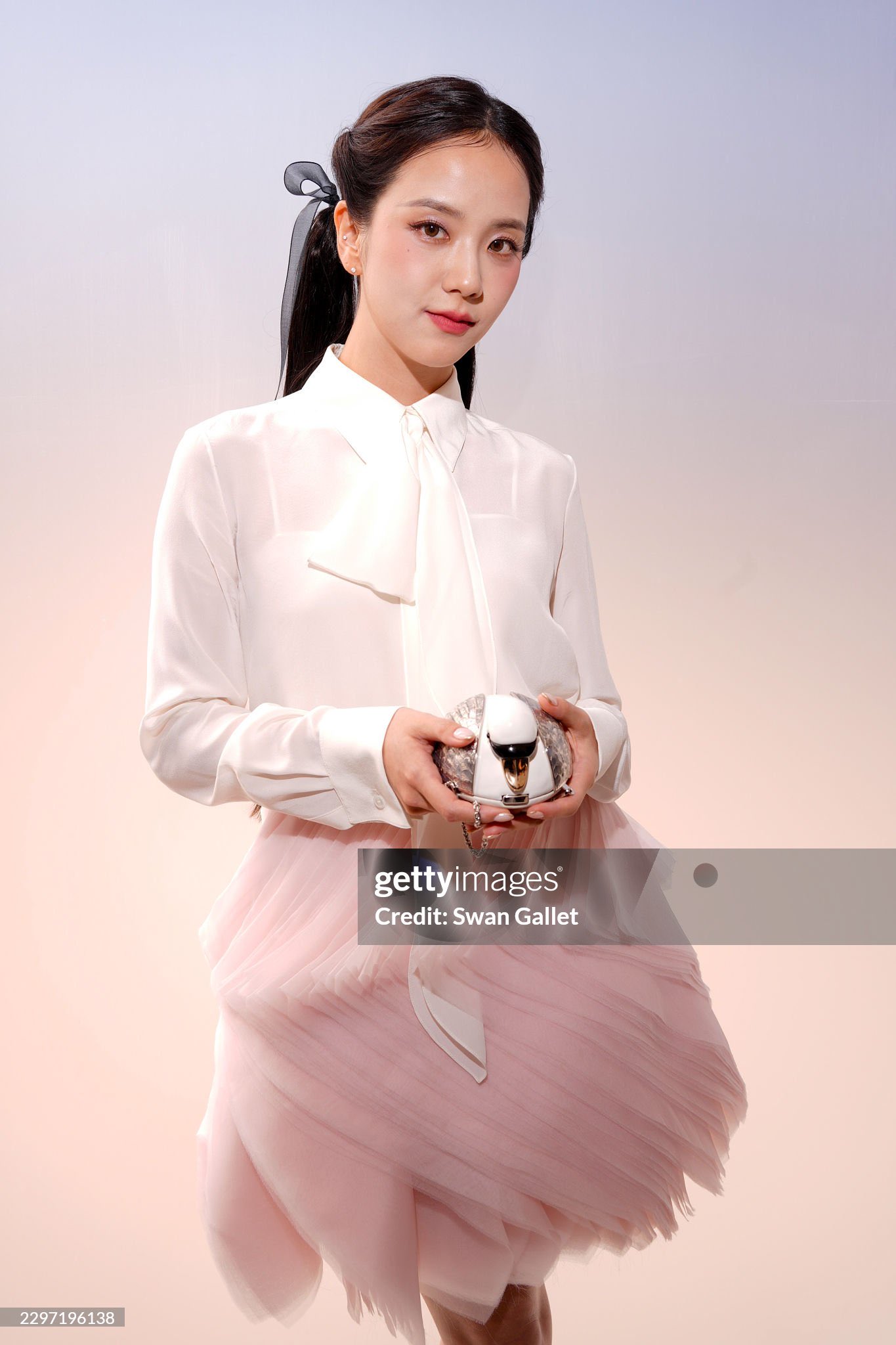 Jisoo: Xinh th&igrave; sang l&agrave;m mẫu beauty, chứ gu xấu th&igrave; đừng đi Fashion Week - Ảnh 2.