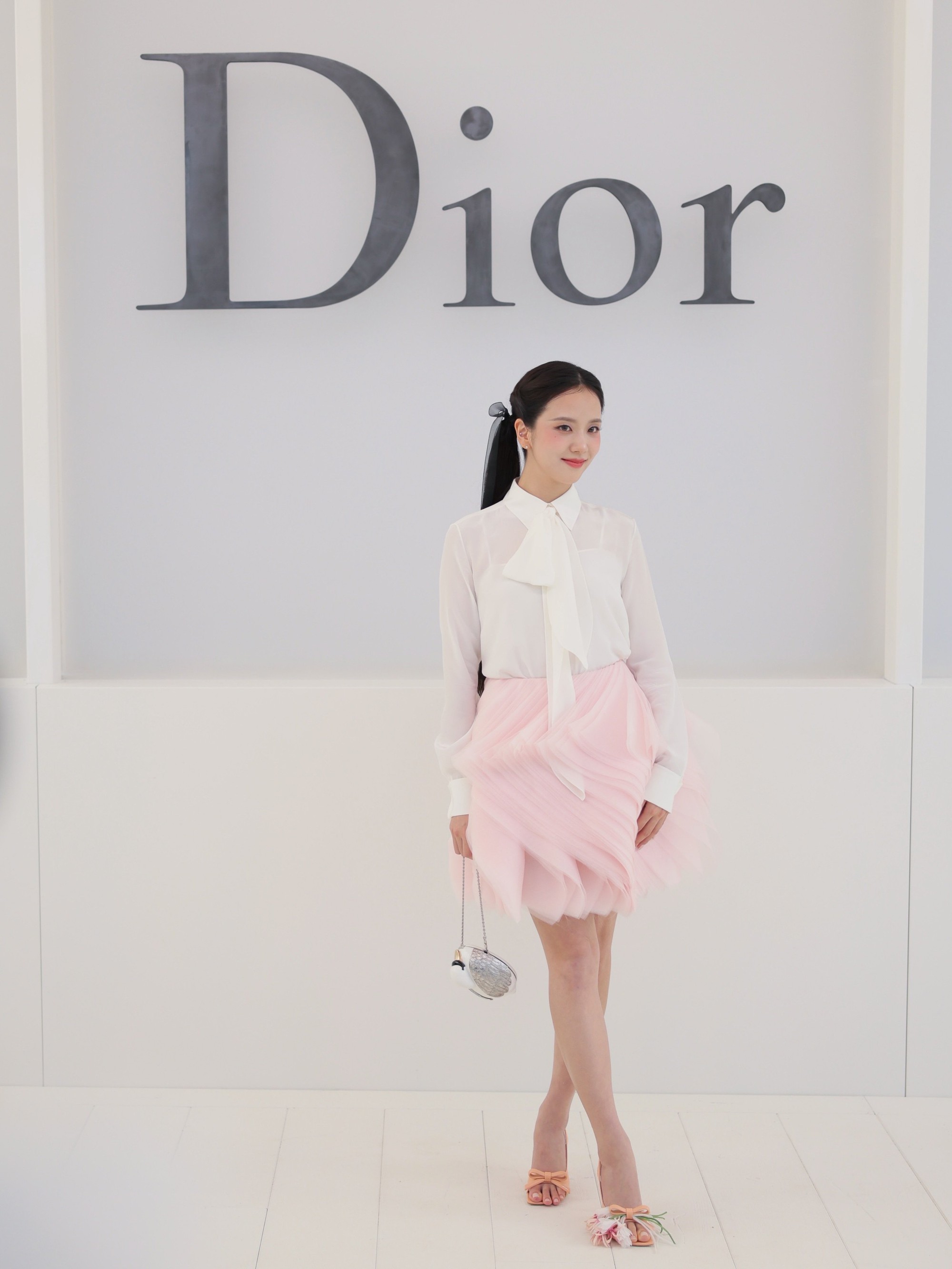 Jisoo: Xinh th&igrave; sang l&agrave;m mẫu beauty, chứ gu xấu th&igrave; đừng đi Fashion Week - Ảnh 1.