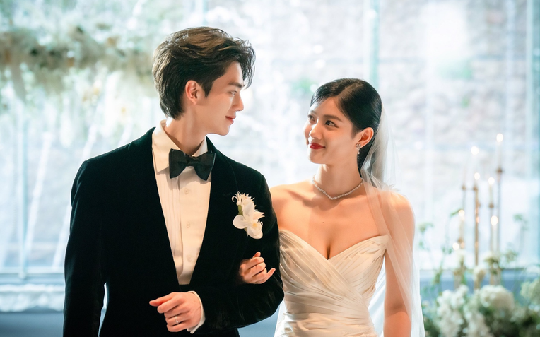 Cặp sao phim giả t&igrave;nh thật bị soi ở c&ugrave;ng kh&aacute;ch sạn tại Paris: Nam thần - mỹ nh&acirc;n đẹp m&ecirc; hồn, y&ecirc;u nhau đi! - Ảnh 3.