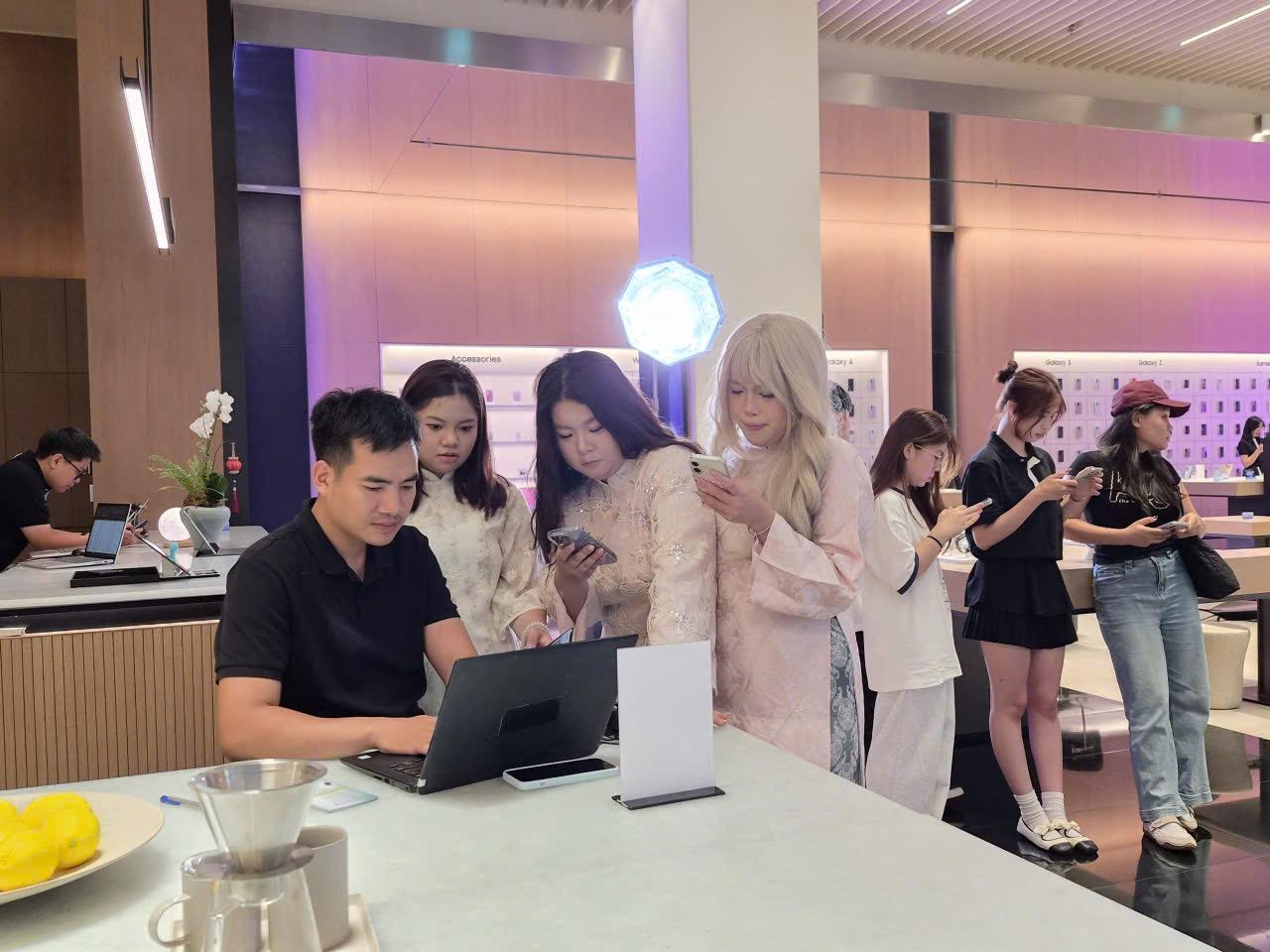 Trải nghiệm đ&ecirc;m nhạc &ldquo;Điều Tất Yếu của Linh Vol.2&rdquo; với Galaxy S26 FE- Ảnh 7.