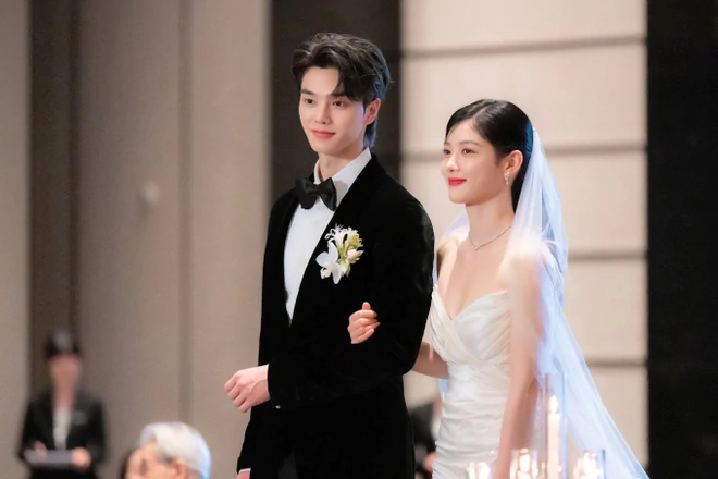 Đ&atilde; r&otilde; mối quan hệ của "em g&aacute;i quốc d&acirc;n" Kim Yoo Jung v&agrave; Song Kang- Ảnh 2.