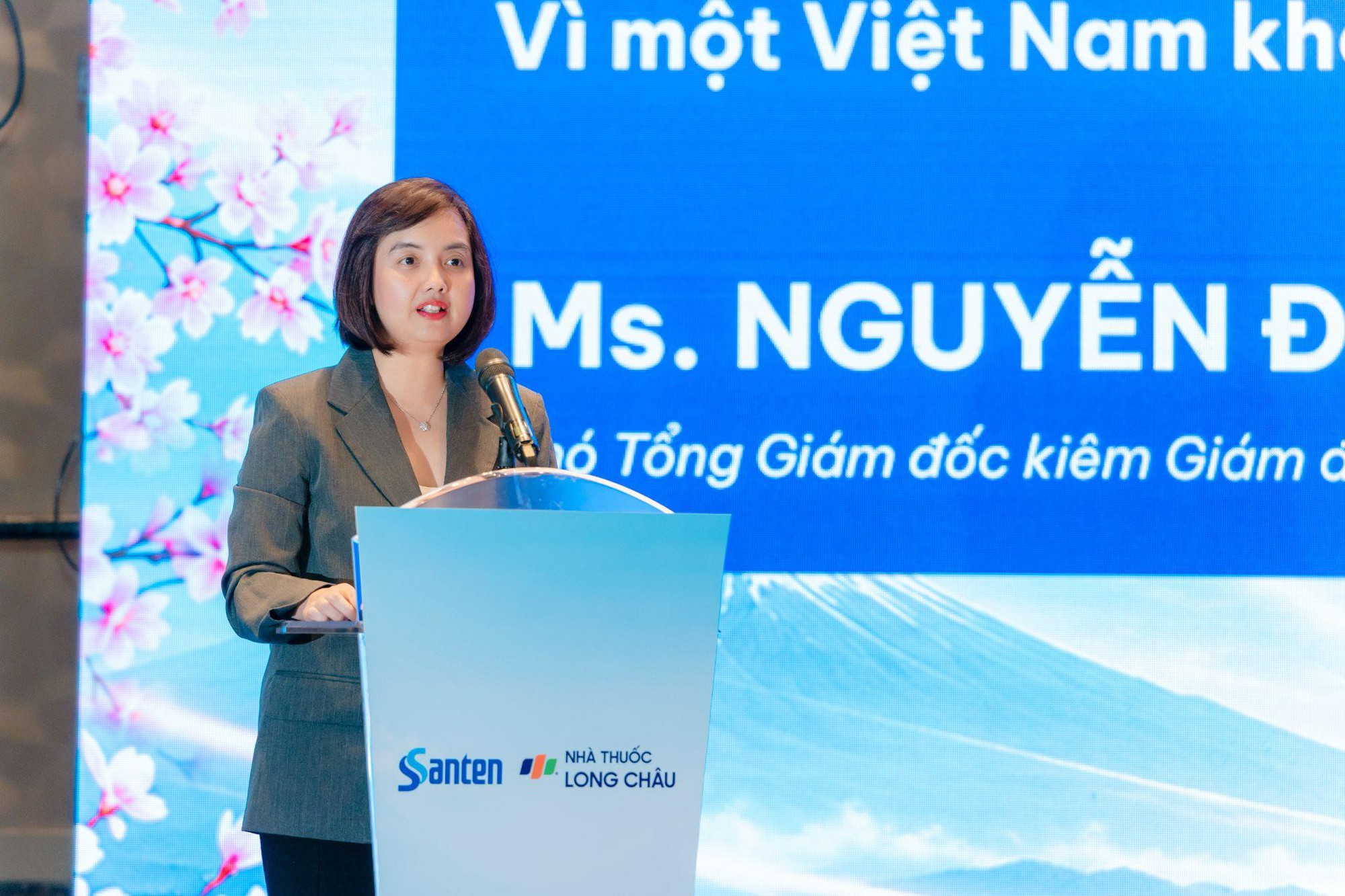 Long Ch&acirc;u v&agrave; Santen n&acirc;ng tầm hợp t&aacute;c chiến lược, mở rộng tiếp cận c&aacute;c giải ph&aacute;p chăm s&oacute;c v&agrave; điều trị nh&atilde;n khoa ti&ecirc;n tiến tại Việt Nam - Ảnh 3.