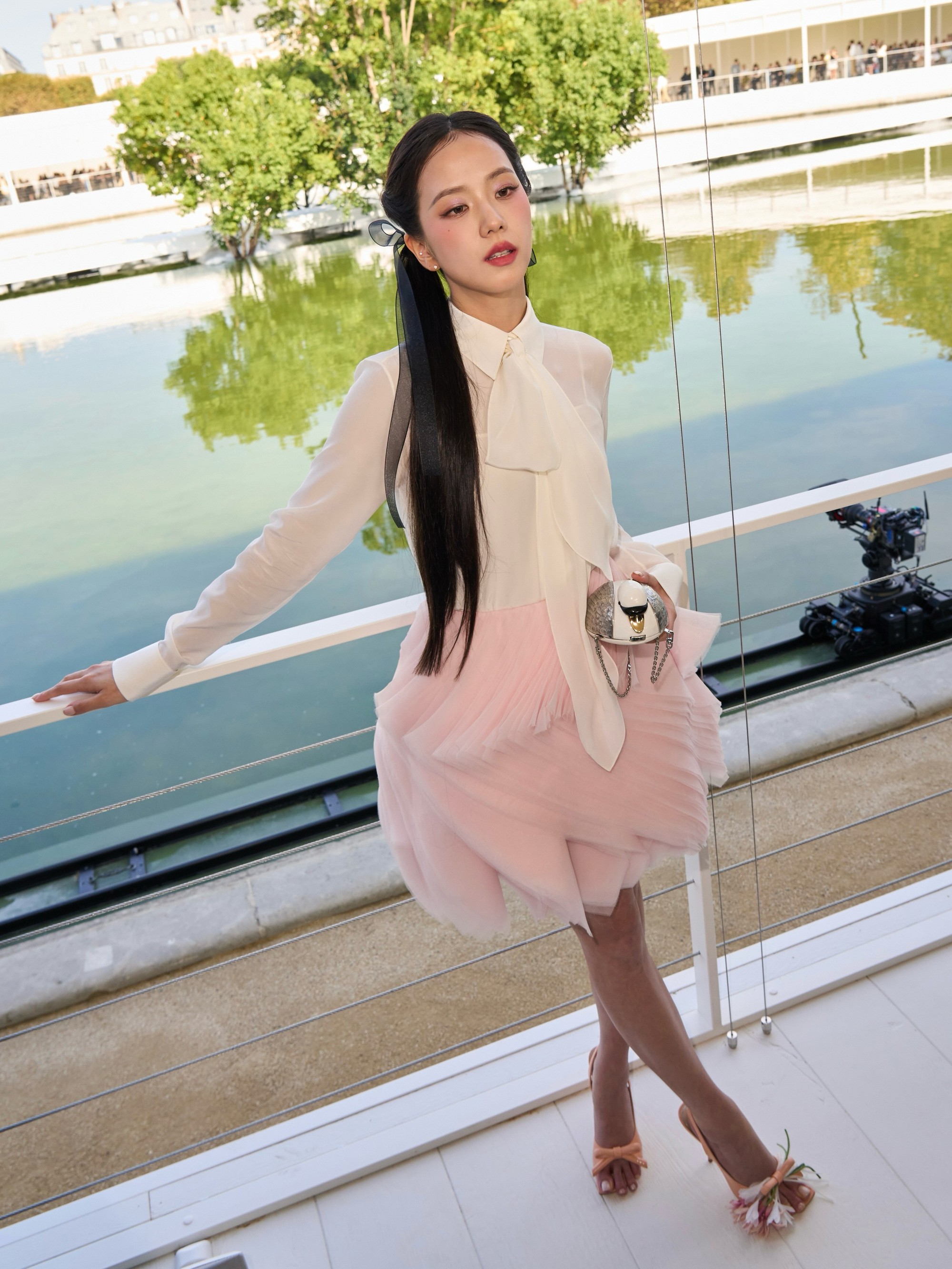 Jisoo: Xinh th&igrave; sang l&agrave;m mẫu beauty, chứ gu xấu th&igrave; đừng đi Fashion Week - Ảnh 5.