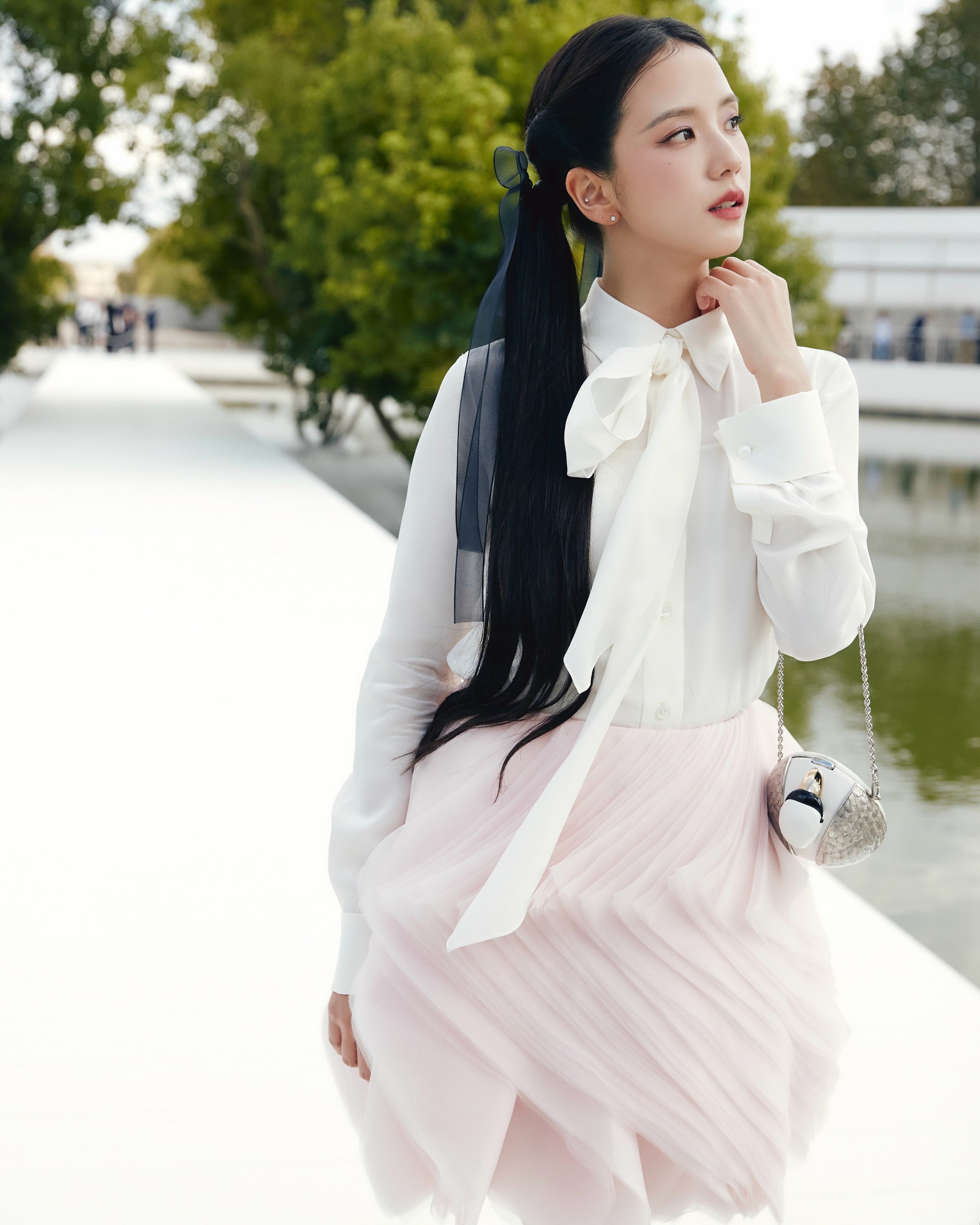 Jisoo: Xinh th&igrave; sang l&agrave;m mẫu beauty, chứ gu xấu th&igrave; đừng đi Fashion Week - Ảnh 13.