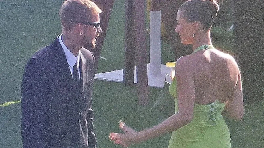 Vợ chồng Justin Bieber c&atilde;i nhau &ldquo;long trời lở đất&rdquo; ngay giữa đ&aacute;m cưới bạn th&acirc;n?- Ảnh 2.