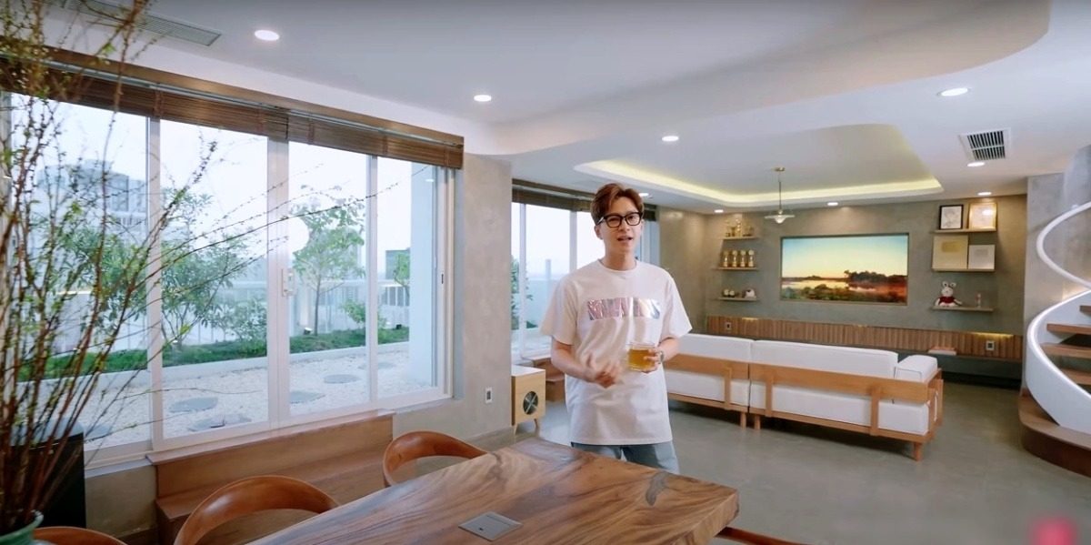 Căn nh&agrave; 270m&sup2;, đập th&ocirc;ng 3 tầng của Ng&ocirc; Kiến Huy- Ảnh 2.