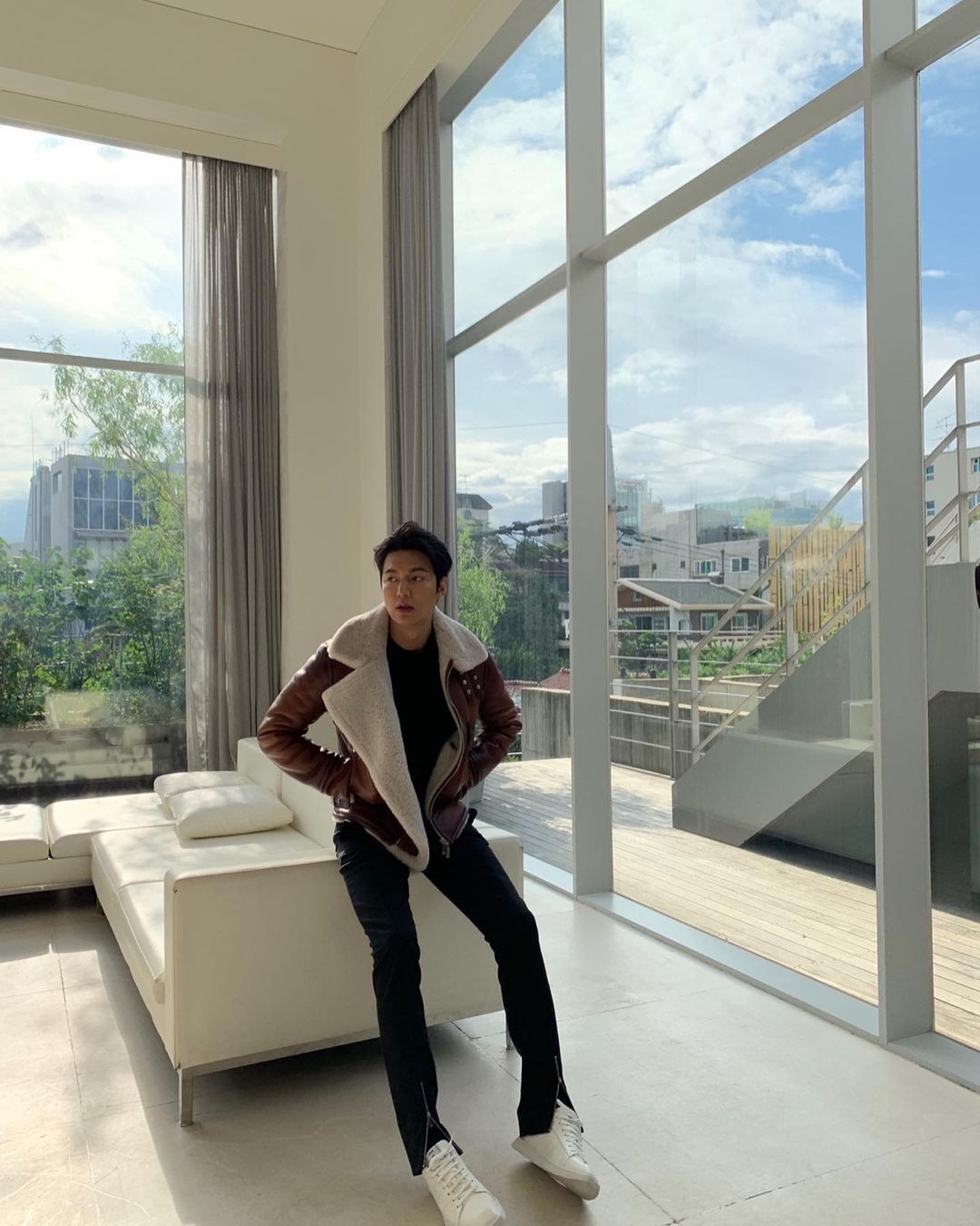 B&ecirc;n trong căn biệt thự của Lee Min Ho- Ảnh 1.