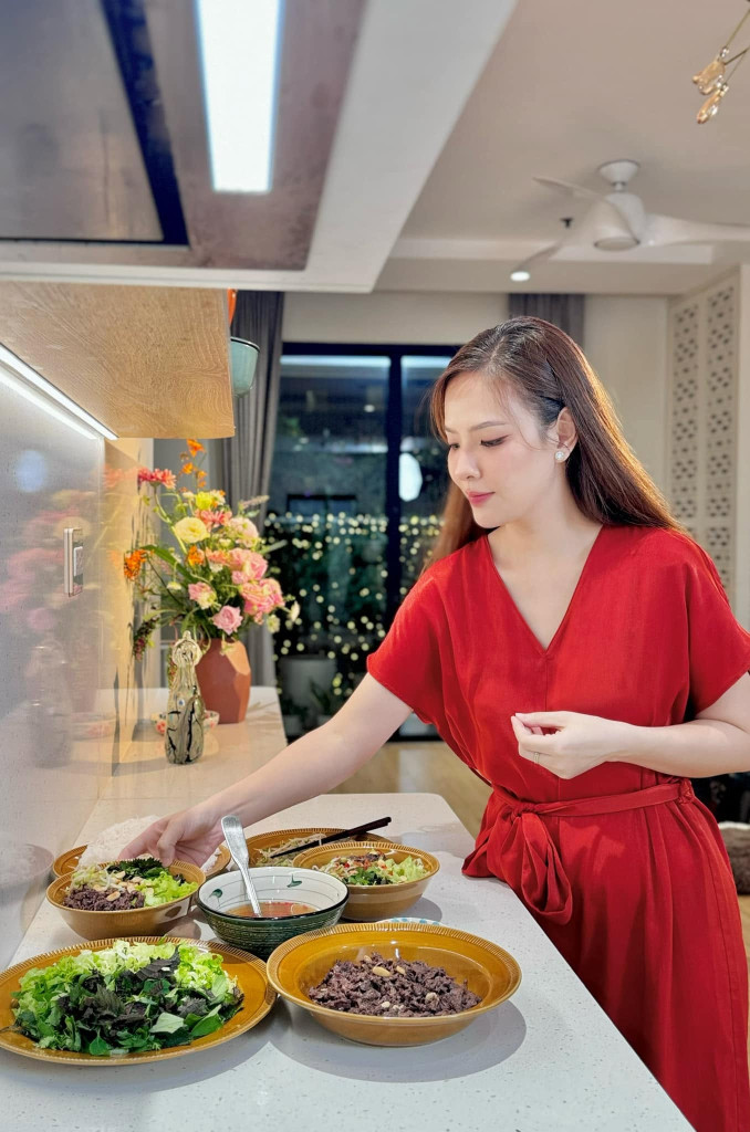 Cơm nh&agrave; Đan L&ecirc; v&agrave; v&agrave; cựu Ph&oacute; gi&aacute;m đốc VFC - Ảnh 2.