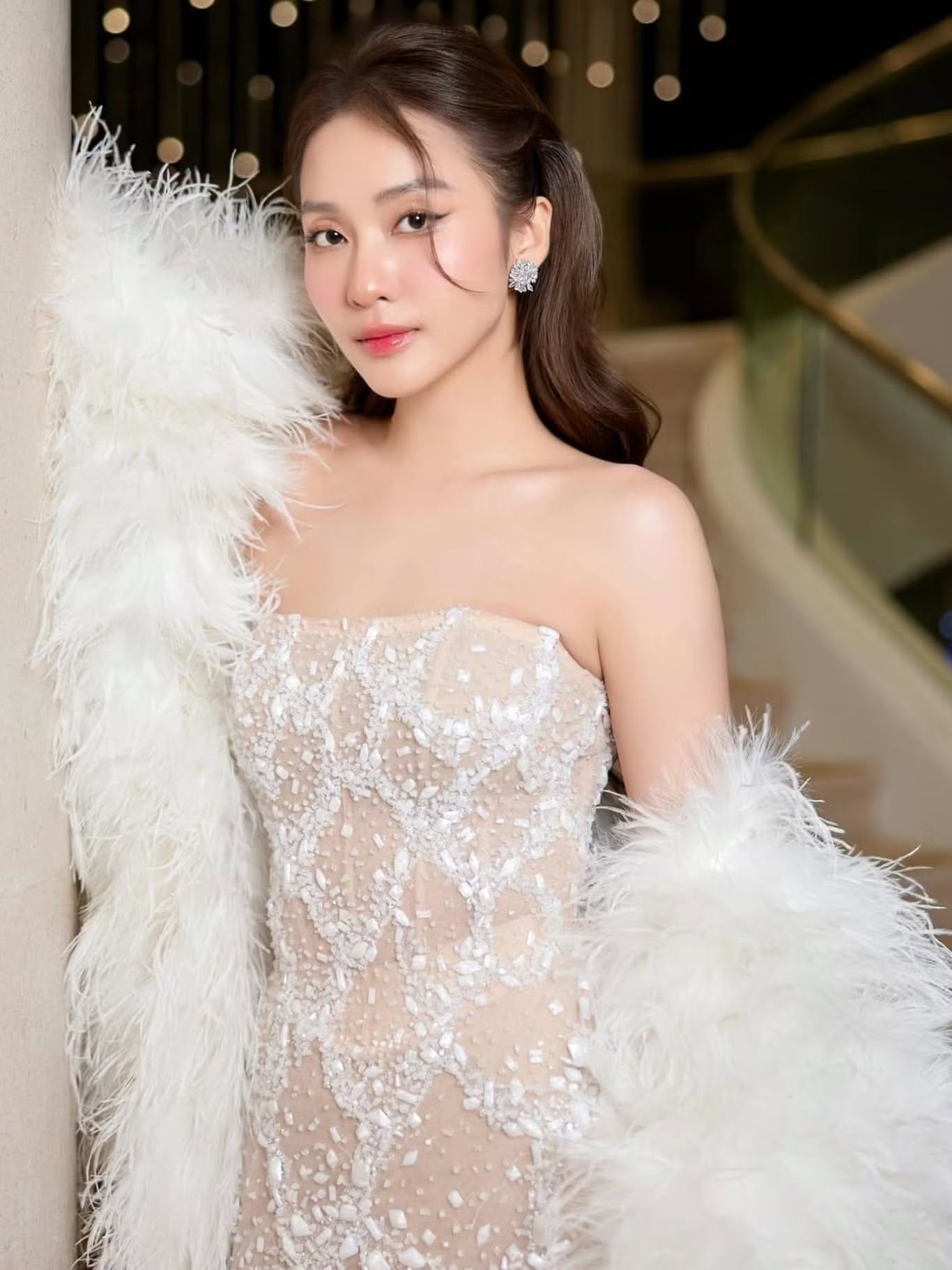 H&eacute; lộ d&agrave;n ph&ugrave; d&acirc;u trong đ&aacute;m cưới Khả Ng&acirc;n: To&agrave;n ca sĩ - diễn vi&ecirc;n nổi tiếng của Vbiz!- Ảnh 5.