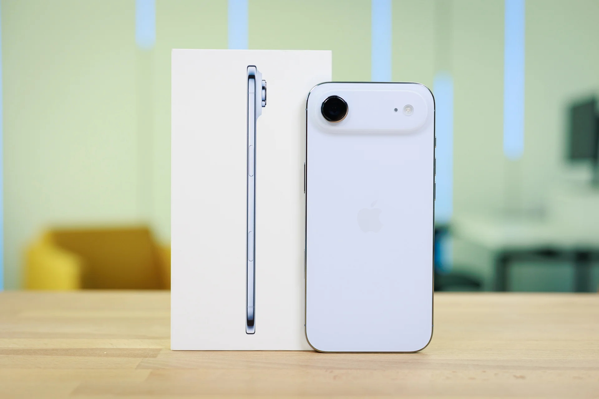 3 mẫu iPhone giảm gi&aacute; mạnh, c&oacute; mẫu giảm gần 50% rẻ hơn gần chục triệu - Ảnh 1.