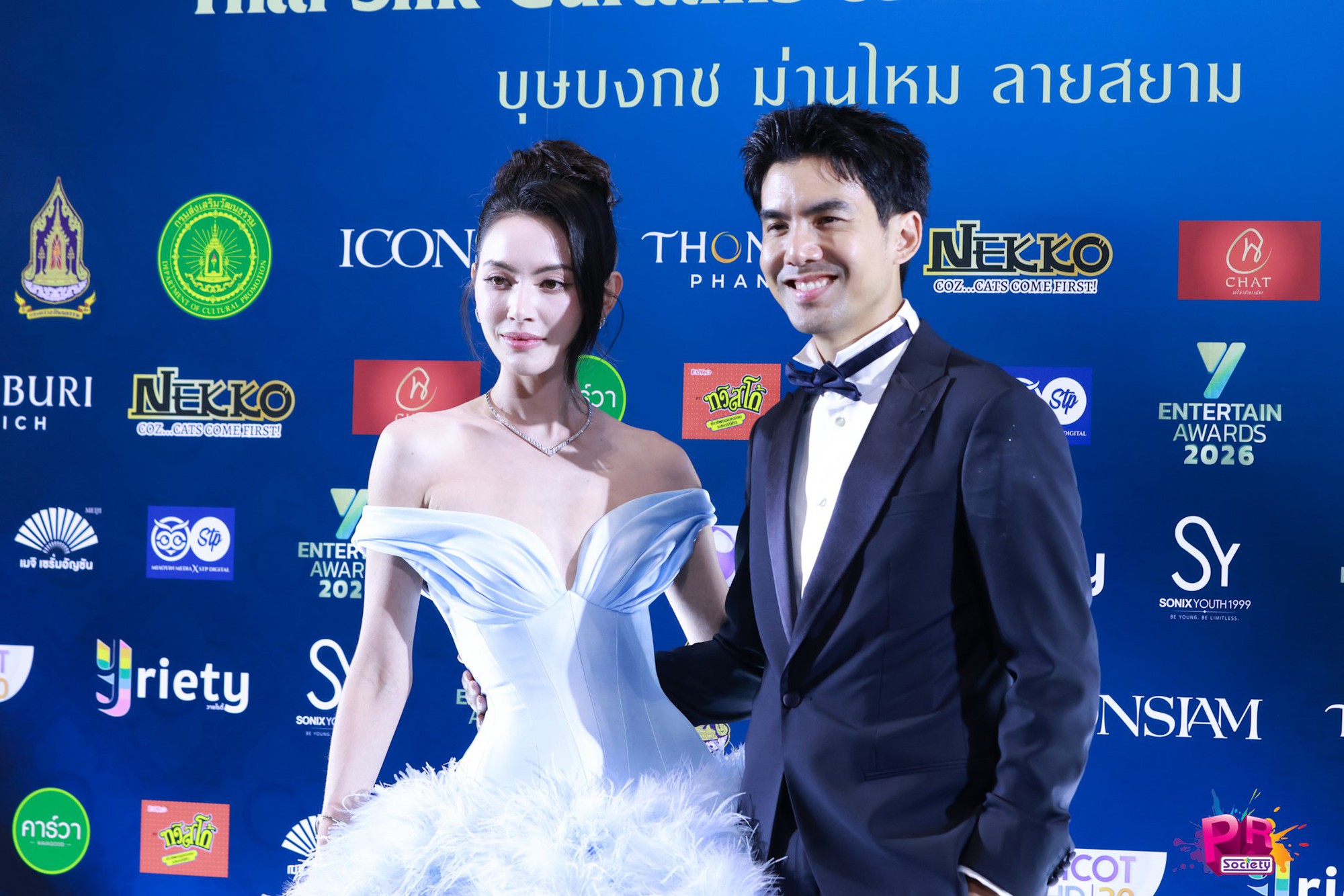 Vạn vật đều thua "ma nữ đẹp nhất Th&aacute;i Lan" Mai Davika khi diện v&aacute;y của NTK Việt, c&ugrave;ng chồng ph&aacute;t cẩu lương rợp trời tại sự kiện- Ảnh 5.
