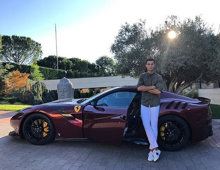 Điểm danh loạt siêu xe hạng sang trong BST "đồ chơi" cực khủng của Ronaldo, giá trị lên tới 30 triệu euro- Ảnh 5.
