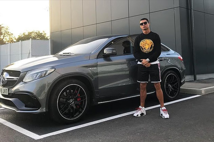 Điểm danh loạt siêu xe hạng sang trong BST "đồ chơi" cực khủng của Ronaldo, giá trị lên tới 30 triệu euro- Ảnh 3.