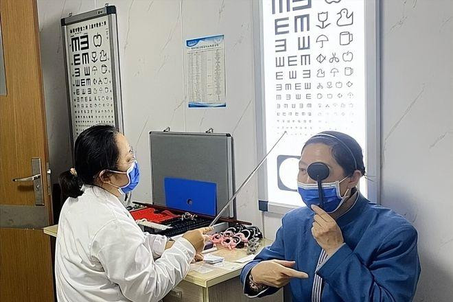 H&agrave;nh vi g&acirc;y hại nhất cho mắt kh&ocirc;ng phải nh&igrave;n điện thoại m&agrave; l&agrave; thường xuy&ecirc;n l&agrave;m 8 điều n&agrave;y- Ảnh 1.