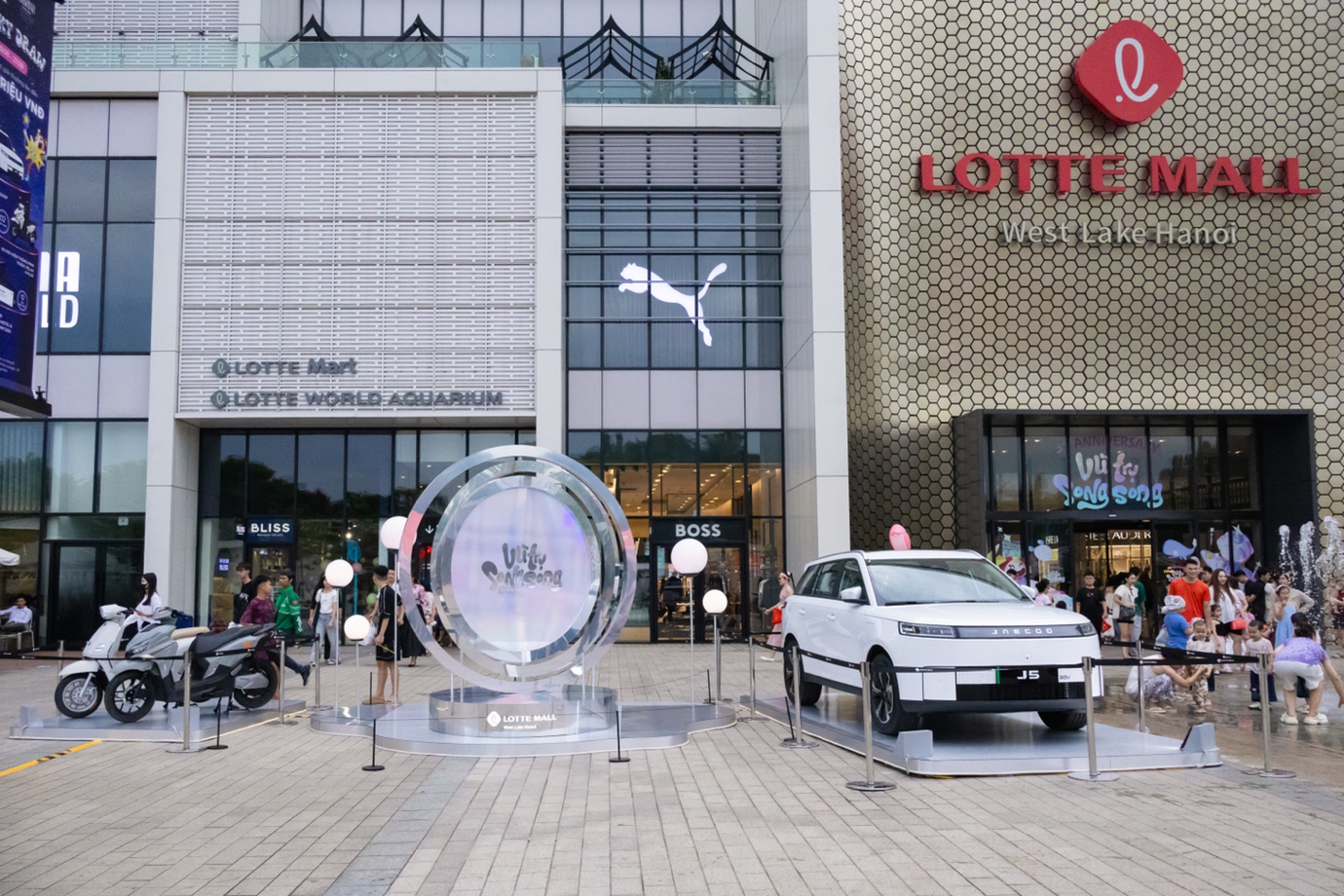 Lotte Mall West Lake Hanoi: Tưng bừng Sinh nhật 3 tuổi - Ảnh 1.