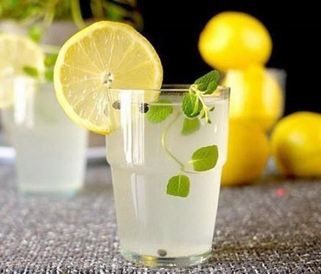 Nước chanh hay nước dừa tốt hơn? C&acirc;u trả lời thực sự khiến nhiều người thay đổi suy nghĩ- Ảnh 1.