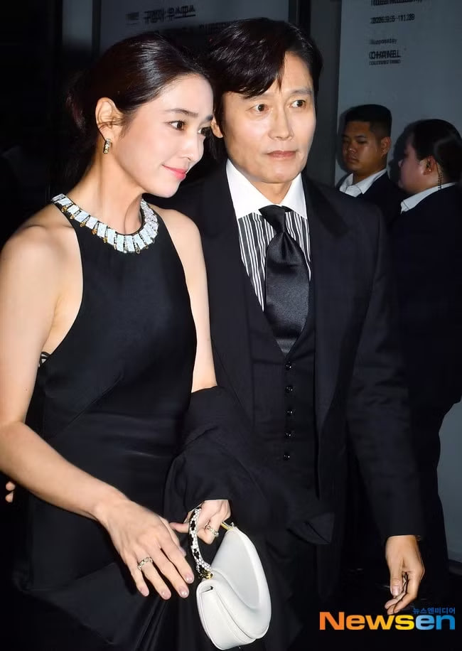 Vợ Lee Byung Hun lên tiếng vội về sự cố váy hớ hênh- Ảnh 2.