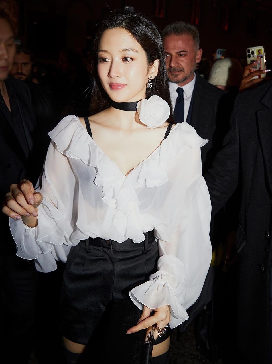 Vừa chia tay IU, Lee Jong Suk và "tiểu tam tin đồn" Moon Ga Young liền hẹn hò ở sự kiện lớn, hiên ngang khoe tín vật tình yêu- Ảnh 9.