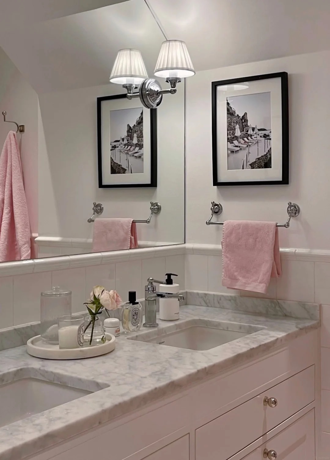 Căn nh&agrave; gam pastel của nữ thiết kế Thụy Điển kh&ocirc;ng hề "b&aacute;nh b&egrave;o": Nhiều m&agrave;u nhưng vẫn sang đến từng chi tiết - Ảnh 10.
