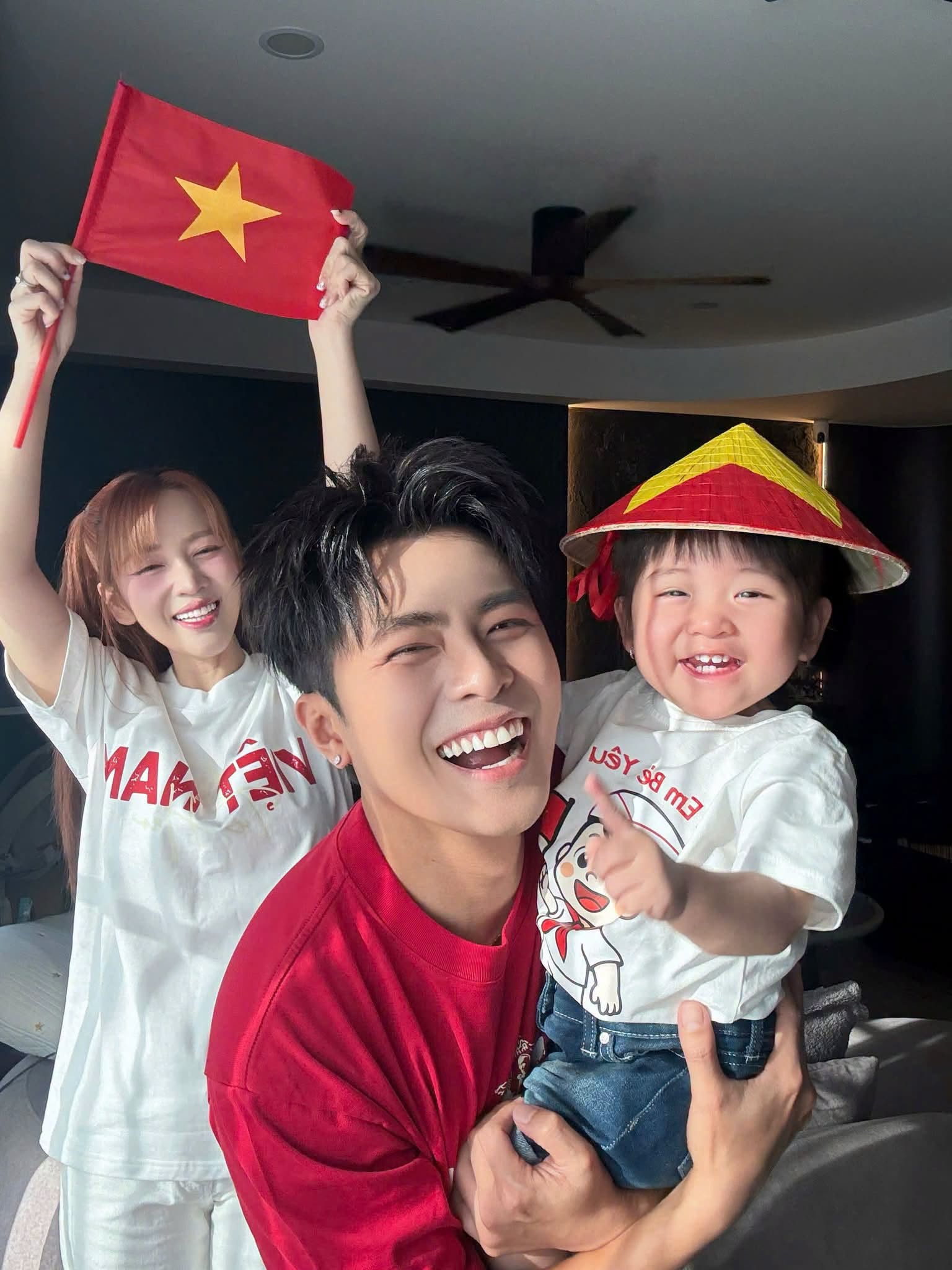 Gin Tuấn Kiệt khoe ảnh ng&agrave;y nhỏ, giống con g&aacute;i hiện tại đến 100%- Ảnh 3.