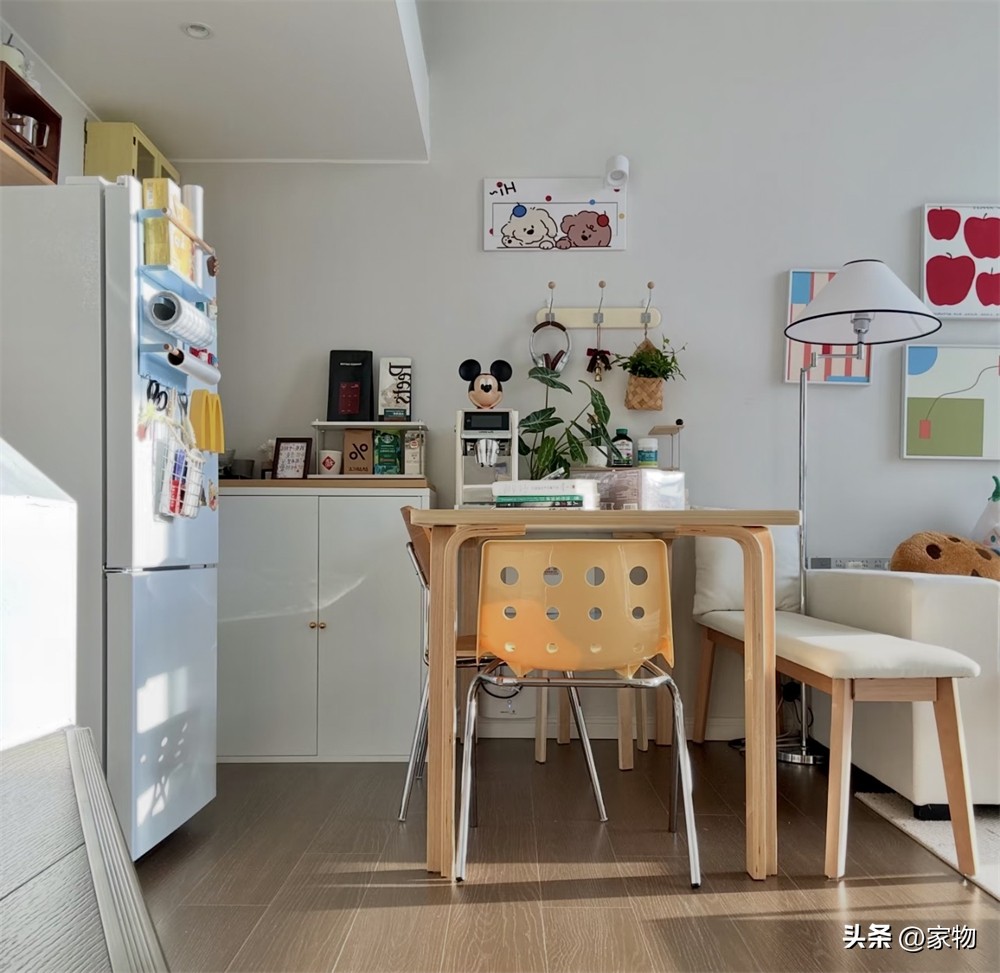Căn hộ 35m&sup2; g&acirc;y sốt v&igrave; tận dụng trần cao 4,3m l&agrave;m g&aacute;c lửng: Nh&igrave;n cửa sổ kịch trần mới hiểu v&igrave; sao nh&agrave; nhỏ vẫn tho&aacute;ng- Ảnh 11.