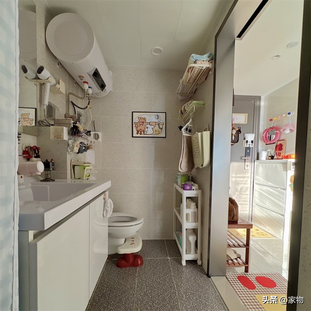 Căn hộ 35m&sup2; g&acirc;y sốt v&igrave; tận dụng trần cao 4,3m l&agrave;m g&aacute;c lửng: Nh&igrave;n cửa sổ kịch trần mới hiểu v&igrave; sao nh&agrave; nhỏ vẫn tho&aacute;ng- Ảnh 7.