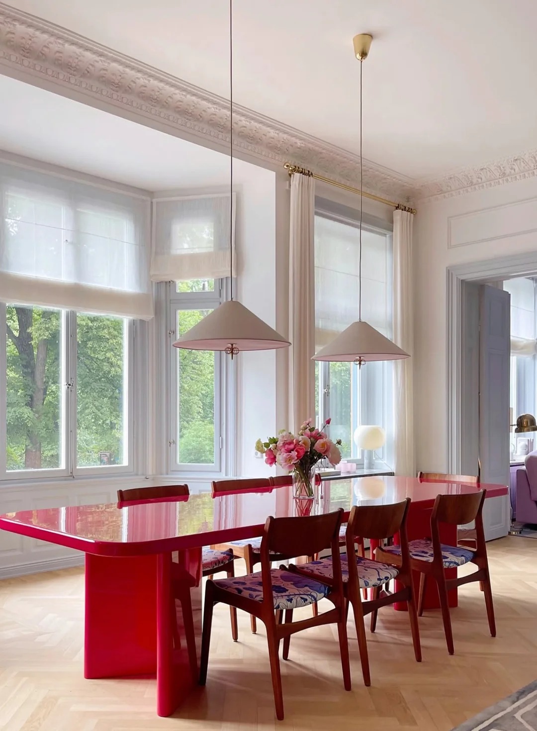 Căn nh&agrave; gam pastel của nữ thiết kế Thụy Điển kh&ocirc;ng hề "b&aacute;nh b&egrave;o": Nhiều m&agrave;u nhưng vẫn sang đến từng chi tiết - Ảnh 6.