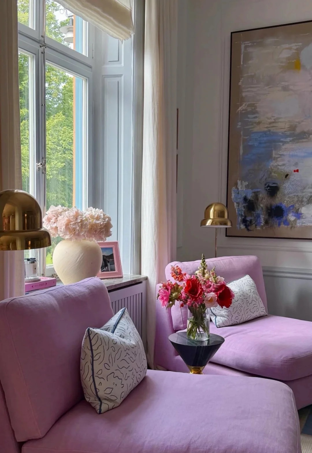 Căn nh&agrave; gam pastel của nữ thiết kế Thụy Điển kh&ocirc;ng hề "b&aacute;nh b&egrave;o": Nhiều m&agrave;u nhưng vẫn sang đến từng chi tiết - Ảnh 5.
