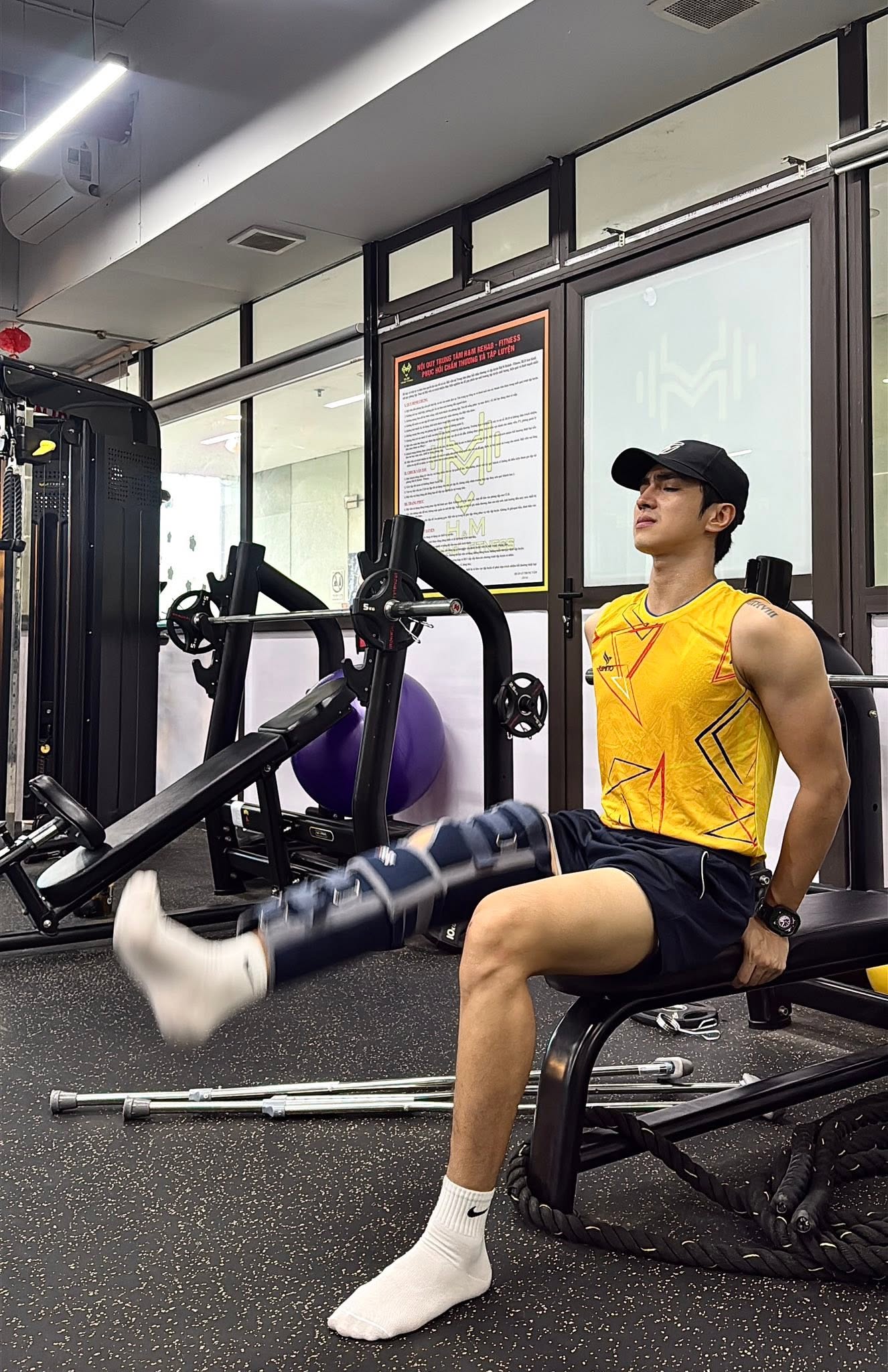 Mỹ nam 1m82 có cái tên đi ngược với đời: Body 6 múi ngày càng nức nở nhưng vào viện triền miên- Ảnh 2.