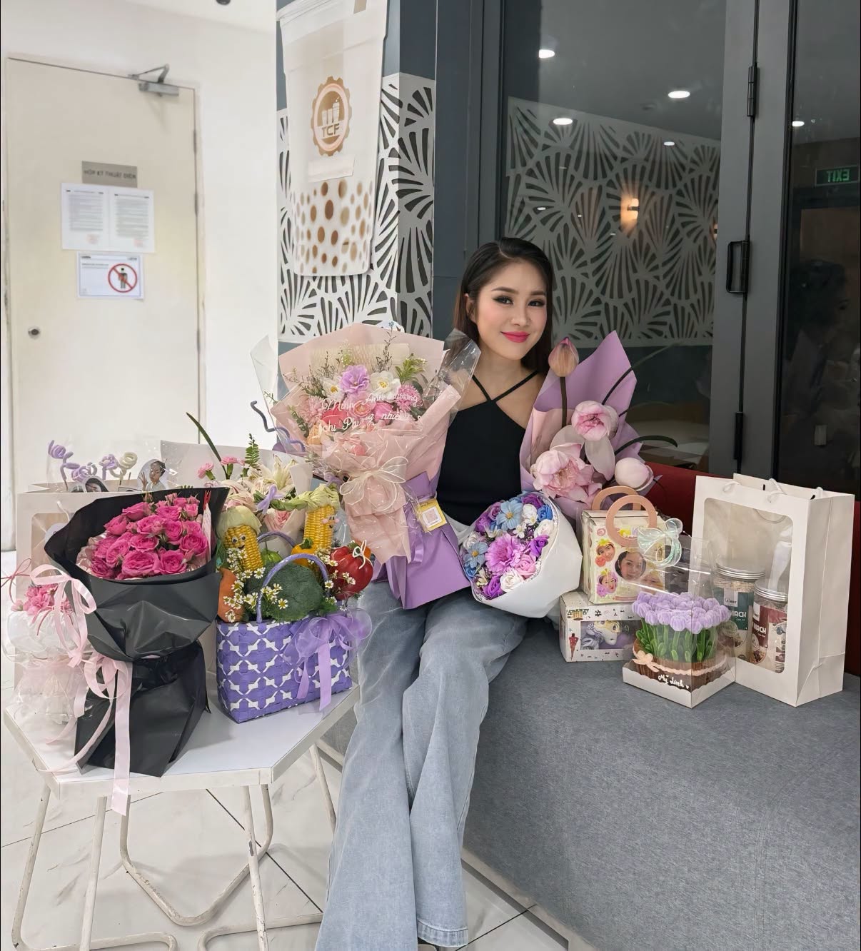 Nữ diễn vi&ecirc;n qu&ecirc; Tr&agrave; Vinh bị phản đối khi t&aacute;i h&ocirc;n với ch&agrave;ng trai k&eacute;m 7 tuổi, nay sống như "c&ocirc;ng ch&uacute;a" trong nh&agrave; phố khang trang- Ảnh 7.