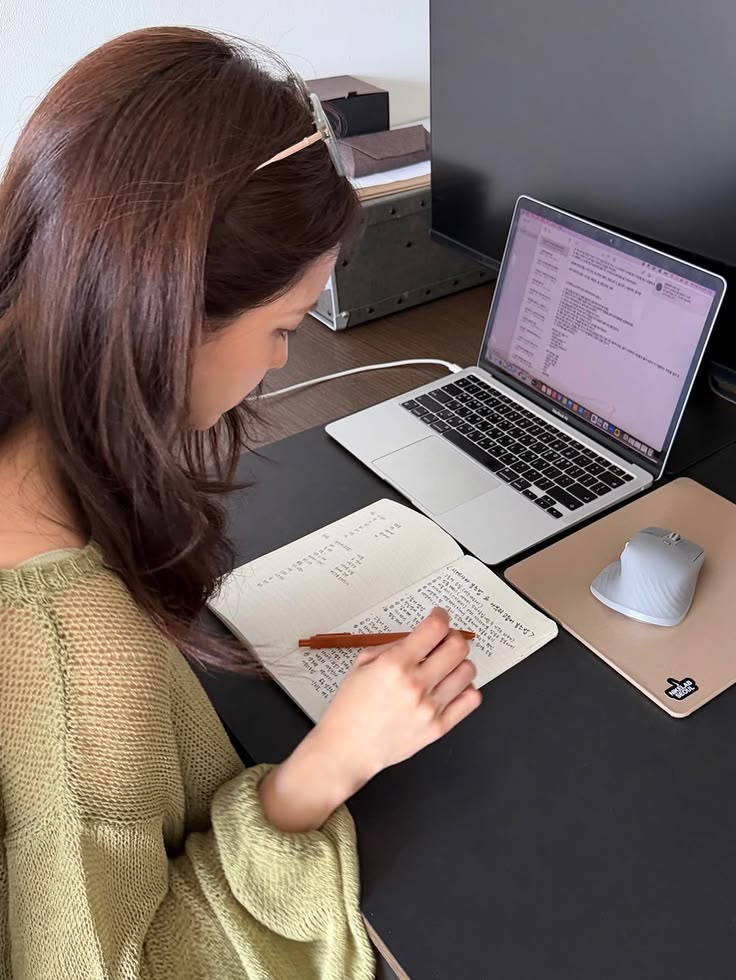 Vì sao lương tăng, thưởng nhiều vẫn lo thiếu tiền?- Ảnh 2.