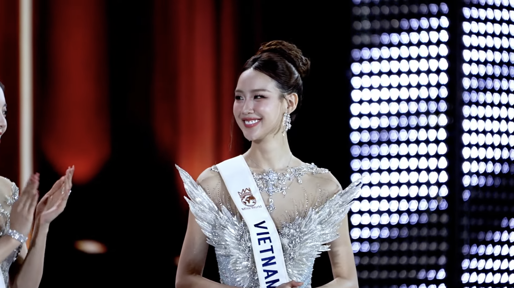 HOT: Hoa hậu Bảo Ngọc v&agrave;o Top 6, lập kỷ lục ở Miss World - Ảnh 1.