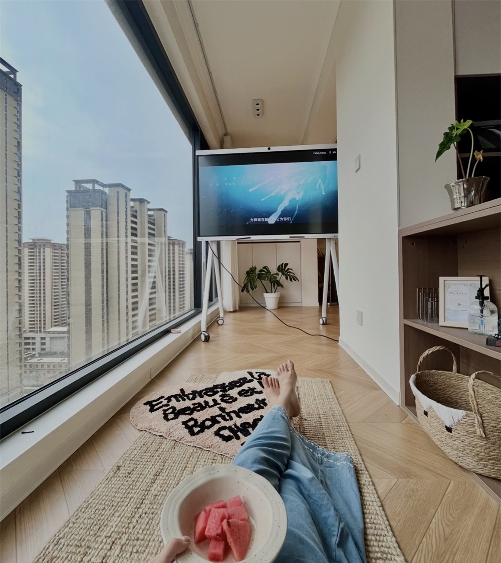 Nh&agrave; c&oacute; 2 ban c&ocirc;ng tưởng ph&iacute; diện t&iacute;ch, b&agrave; mẹ th&aacute;o một c&aacute;nh cửa rồi k&ecirc; b&agrave;n học: Ph&ograve;ng con rộng v&agrave; s&aacute;ng hẳn- Ảnh 4.