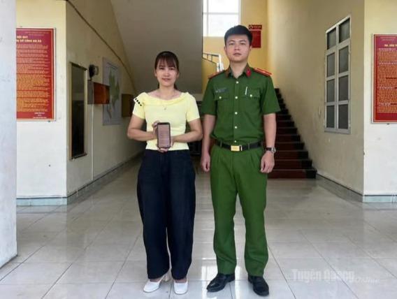 D&ugrave;ng t&agrave;i khoản ng&acirc;n h&agrave;ng biệt danh, người phụ nữ sau khi chuyển th&agrave;nh c&ocirc;ng 10 triệu đồng phải đến c&ocirc;ng an tr&igrave;nh b&aacute;o- Ảnh 1.