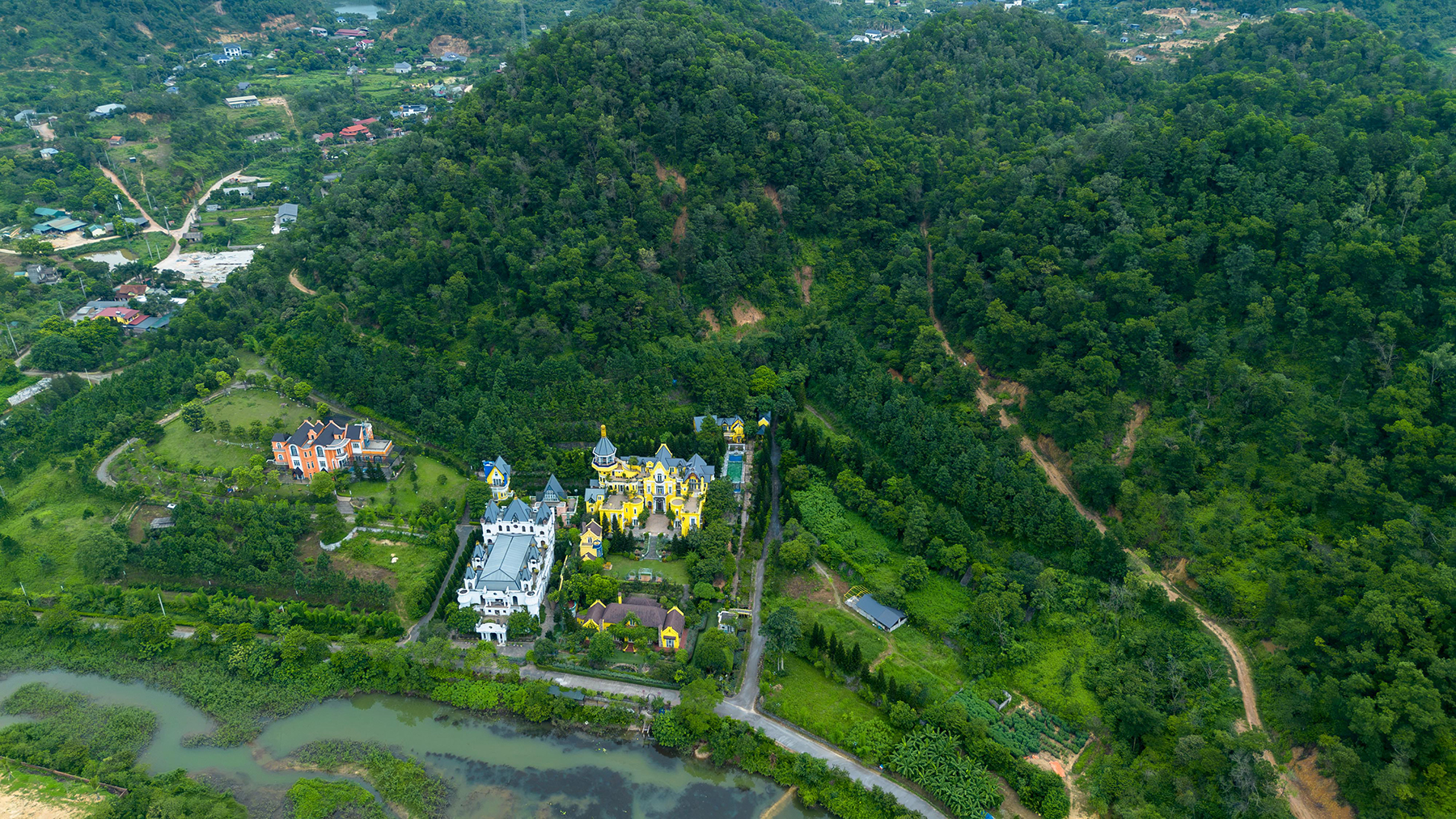 To&agrave;n cảnh hồ Đồng Đ&ograve;: Loạt villa, homestay cửa đ&oacute;ng then c&agrave;i trước đợt ph&aacute; dỡ- Ảnh 16.