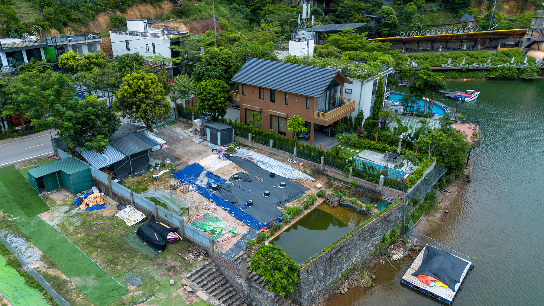 To&agrave;n cảnh hồ Đồng Đ&ograve;: Loạt villa, homestay cửa đ&oacute;ng then c&agrave;i trước đợt ph&aacute; dỡ- Ảnh 14.