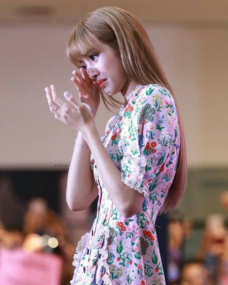 Lisa (BLACKPINK) đ&atilde; hứng chịu điều g&igrave; thế n&agrave;y?- Ảnh 2.