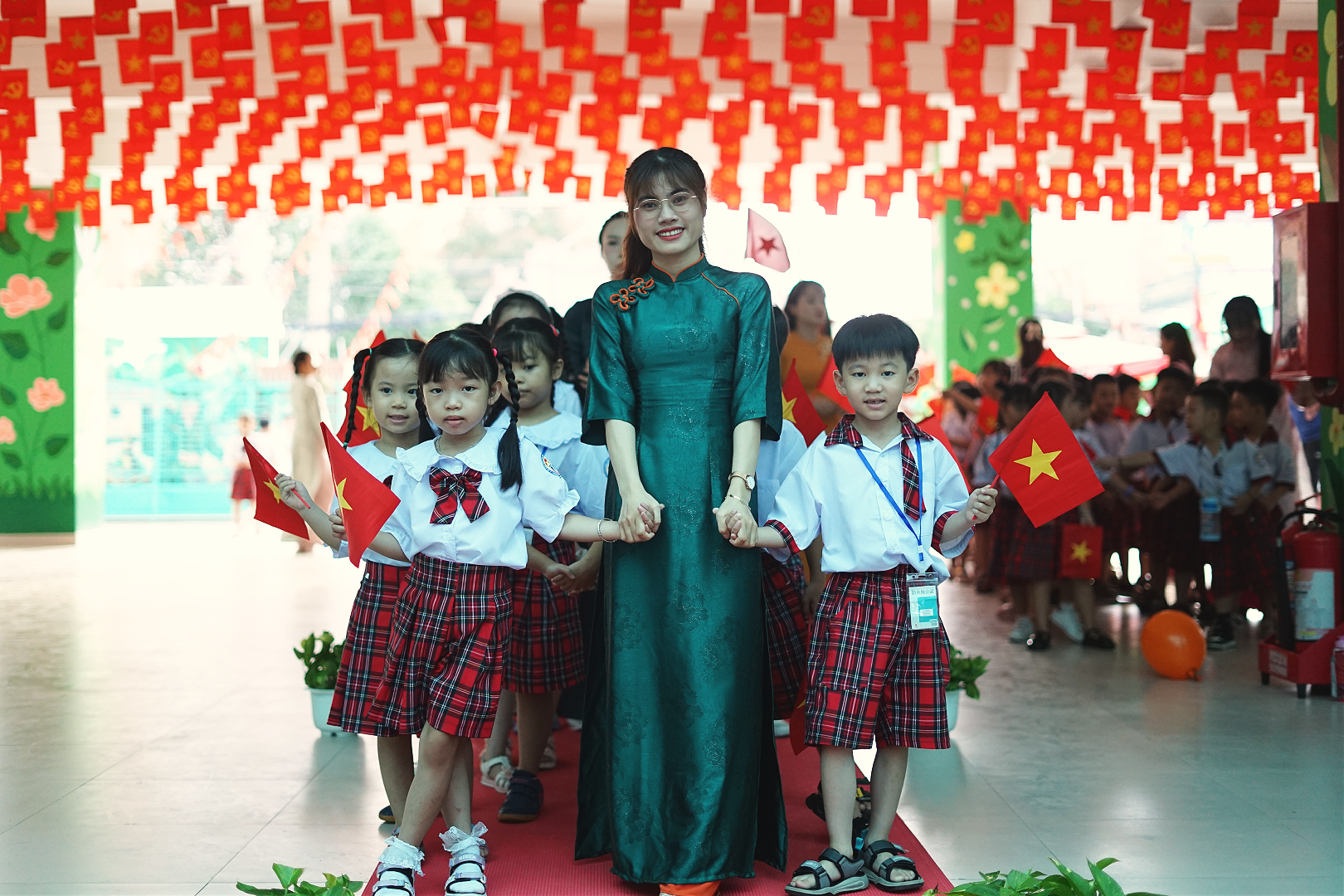 Bên trong ngôi trường tiểu học xây trên nền nghĩa trang lớn nhất TP.HCM trong ngày khai giảng đầu tiên- Ảnh 4.