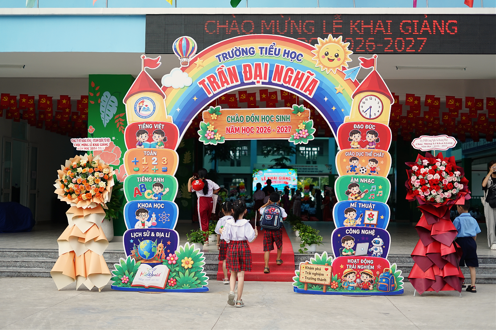 Bên trong ngôi trường tiểu học xây trên nền nghĩa trang lớn nhất TP.HCM trong ngày khai giảng đầu tiên- Ảnh 7.