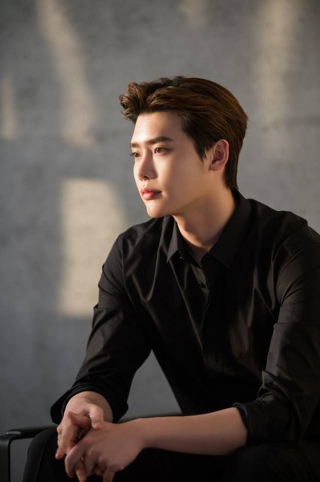 Vừa chia tay IU, Lee Jong Suk và "tiểu tam tin đồn" Moon Ga Young liền hẹn hò ở sự kiện lớn, hiên ngang khoe tín vật tình yêu- Ảnh 8.
