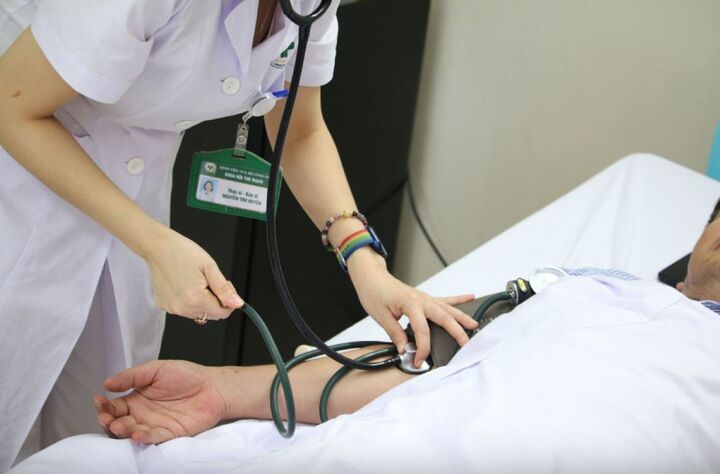 Huyết &aacute;p cao &acirc;m thầm b&agrave;o m&ograve;n chức năng thận thế n&agrave;o?- Ảnh 1.