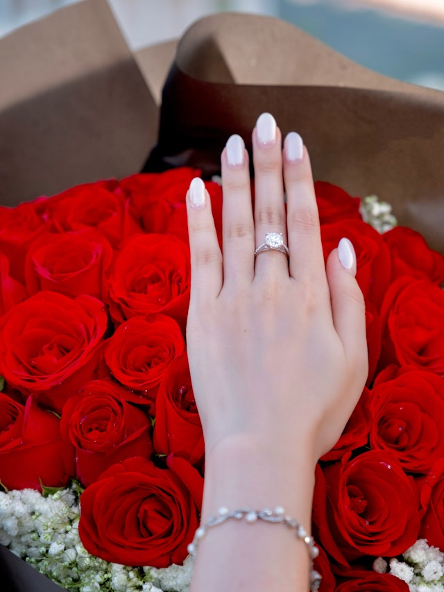 Hỷ sự showbiz: N&agrave;ng hậu đăng quang năm 2019 vừa được cầu h&ocirc;n, nửa kia l&agrave; "th&aacute;i tử đế chế giải tr&iacute;" trăm tỷ- Ảnh 4.
