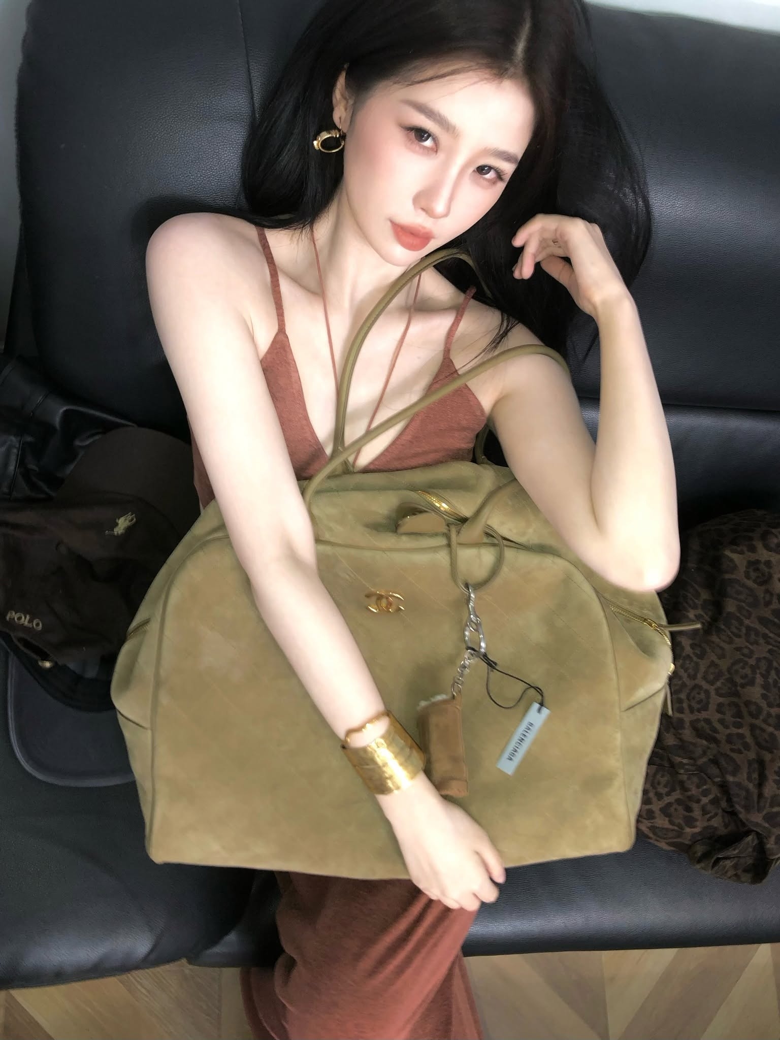 Đ&ecirc;m h&ocirc;m lướt thấy mỹ nh&acirc;n n&agrave;y chỉ c&oacute; 100% mất ngủ: Đ&atilde; quần tất đen c&ograve;n gi&agrave;y cao g&oacute;t, sexy kh&ocirc;ng ai bằng- Ảnh 4.