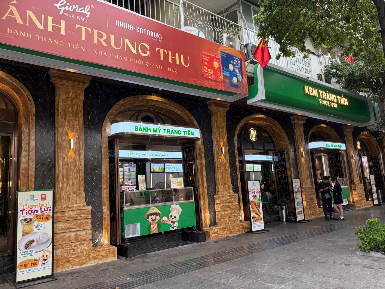 Chưa kịp buồn v&igrave; 35 Tr&agrave;ng Tiền đ&oacute;ng cửa đ&atilde; ph&aacute;t hiện chỗ mới chỉ c&aacute;ch 260m, c&ograve;n b&aacute;n d&ograve;ng kem gi&aacute; đắt gấp ba- Ảnh 19.