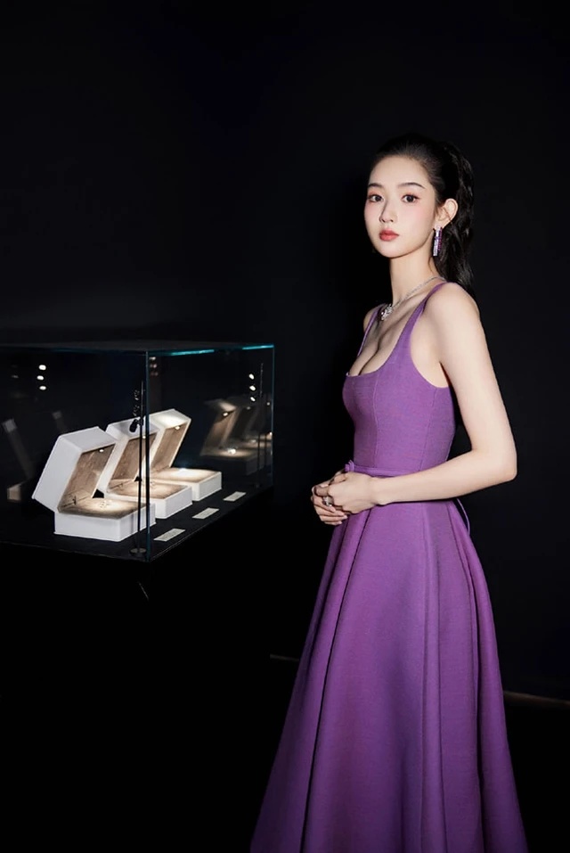 Đ&acirc;y mới l&agrave; mỹ nh&acirc;n được chấm cho vai nữ ch&iacute;nh Đầu Xu&acirc;n Tươi S&aacute;ng: Mặt đẹp hơn b&uacute;p b&ecirc;, d&aacute;ng chuẩn 100% nguy&ecirc;n t&aacute;c- Ảnh 8.